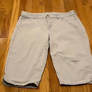 Gloria Vanderbilt~~ so slimming Capris~🩵